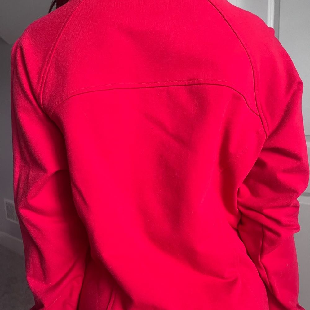 lululemon sweatshirt. size 4/6. color sonic red